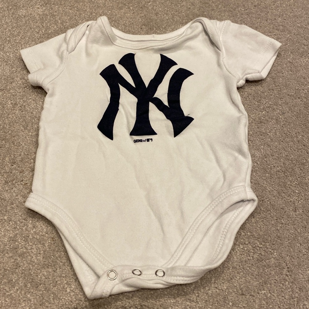 ‼️YANKEES‼️ - Picture 1 of 3